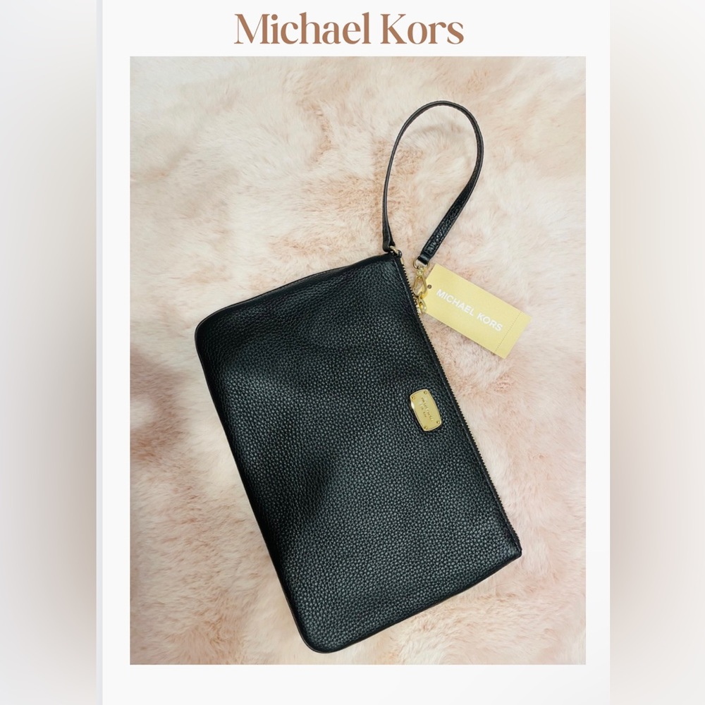 ❗️SOLD❗️NWT Michael Kors Jet Set Item XL Zip Black Saffiano Leather Clutch
